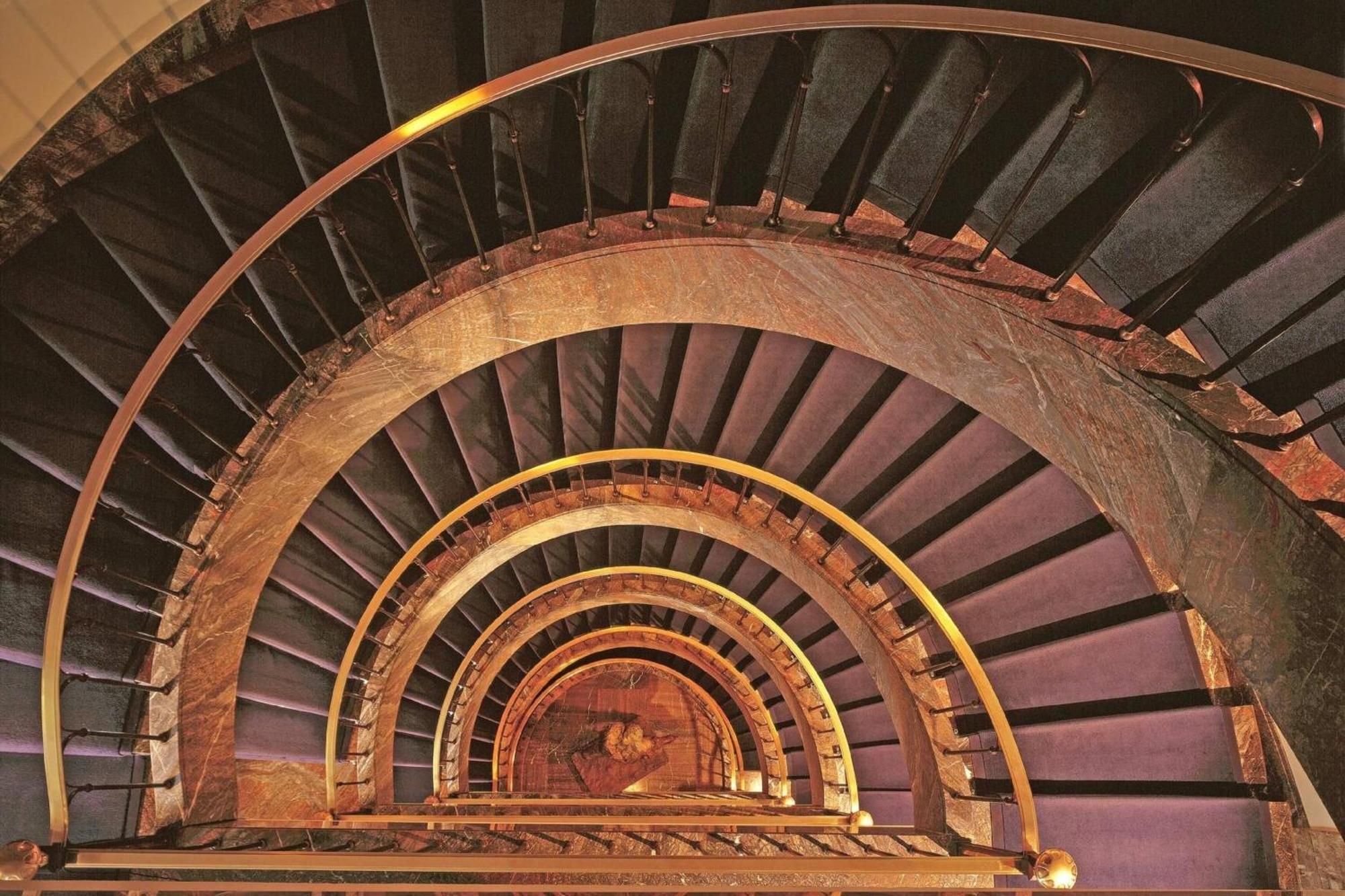 Hotel Elephant Weimar, Autograph Collection מראה חיצוני תמונה Spiral staircase