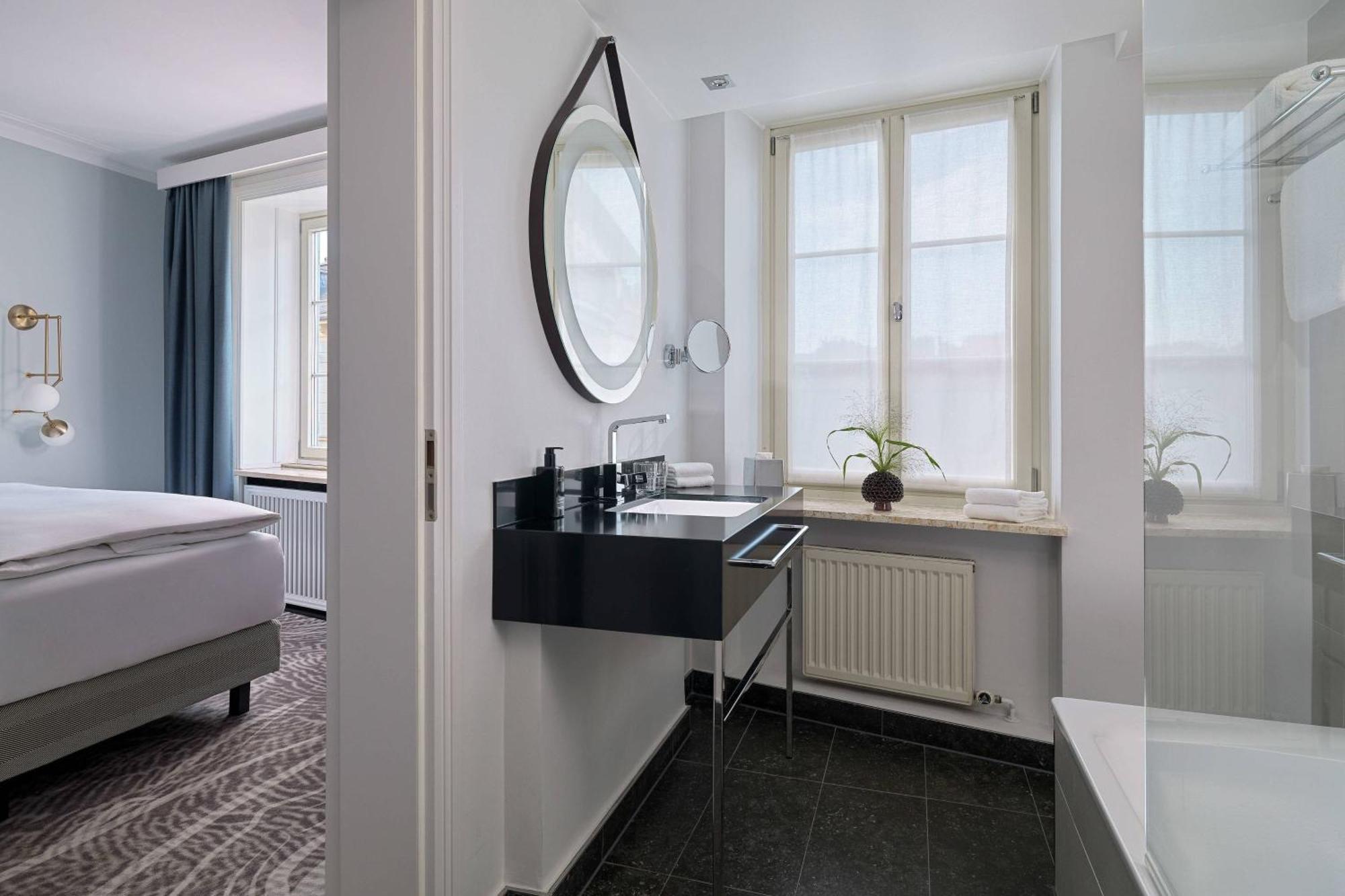 Hotel Elephant Weimar, Autograph Collection מראה חיצוני תמונה Bathroom