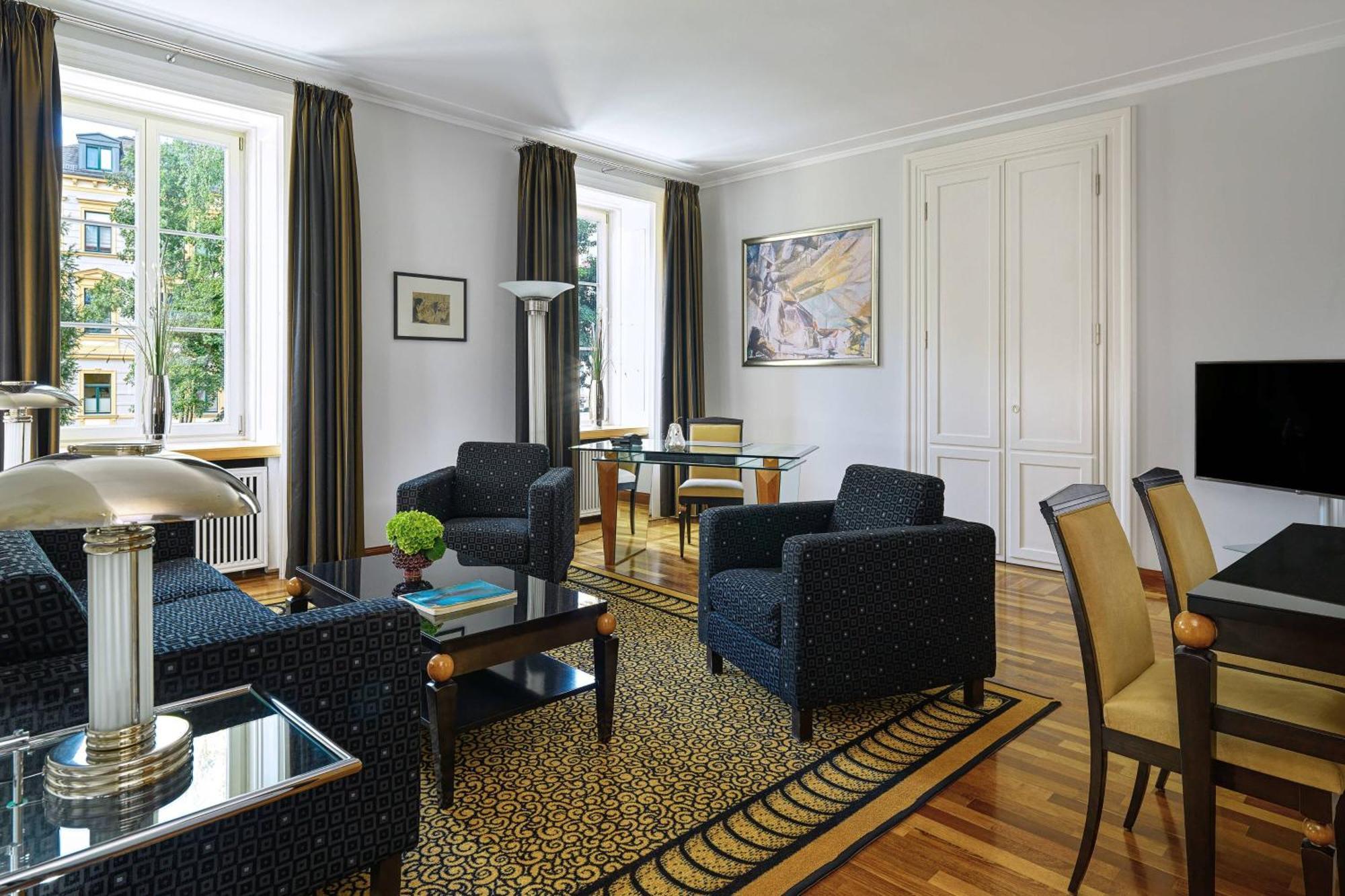 Hotel Elephant Weimar, Autograph Collection מראה חיצוני תמונה A suite at the Hotel de Crillon