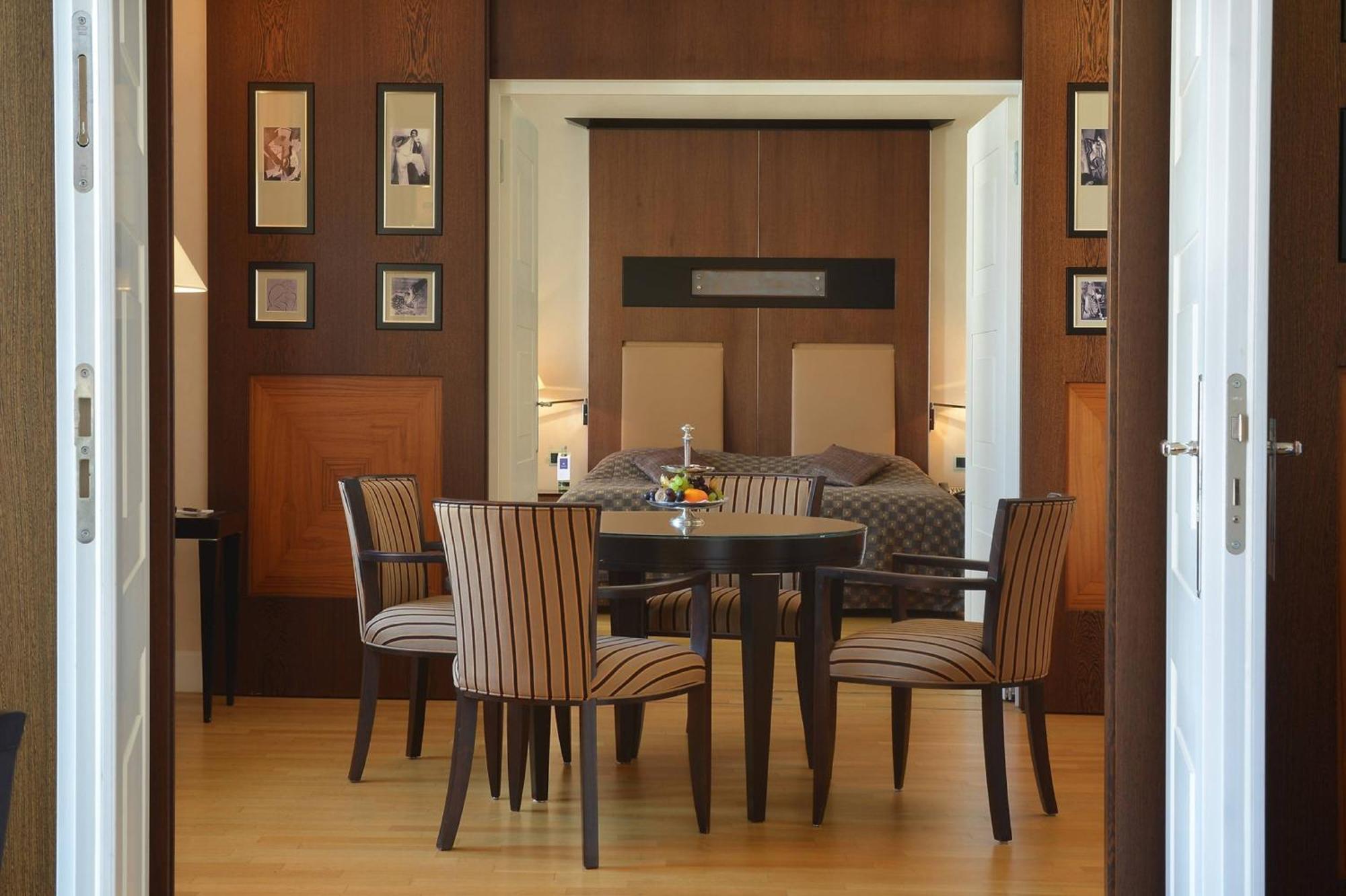 Hotel Elephant Weimar, Autograph Collection מראה חיצוני תמונה A suite at the hotel