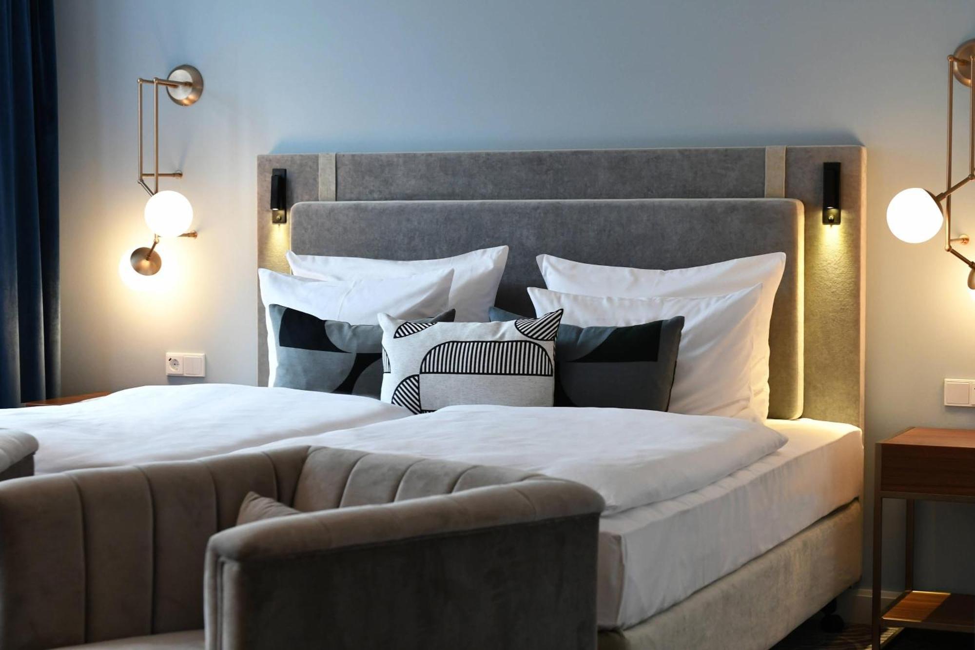 Hotel Elephant Weimar, Autograph Collection מראה חיצוני תמונה A bedroom at the hotel
