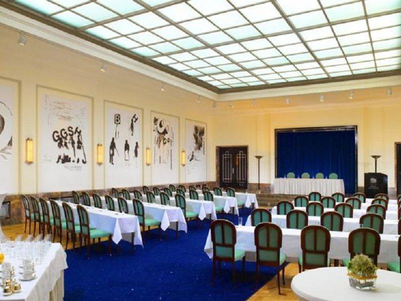 Hotel Elephant Weimar, Autograph Collection מראה חיצוני תמונה The interior of the German Historical Museum